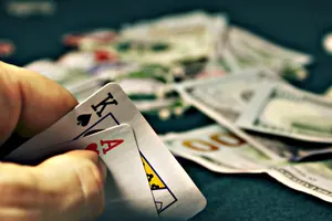 Best No deposit bonuses: Blackjack hand over banknotes