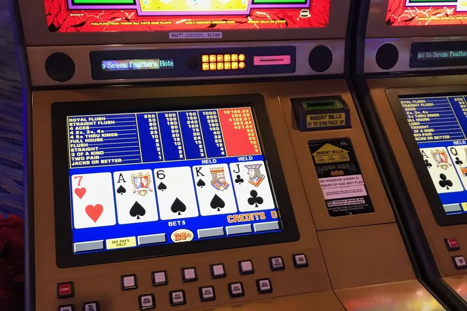 Video Poker, Seven Feathers Resort