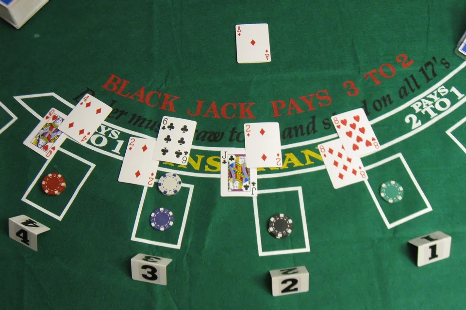 Card dealer